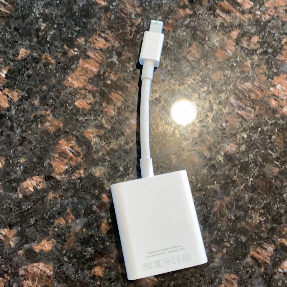 NWOT: Mini Display Port to VGA Adapter